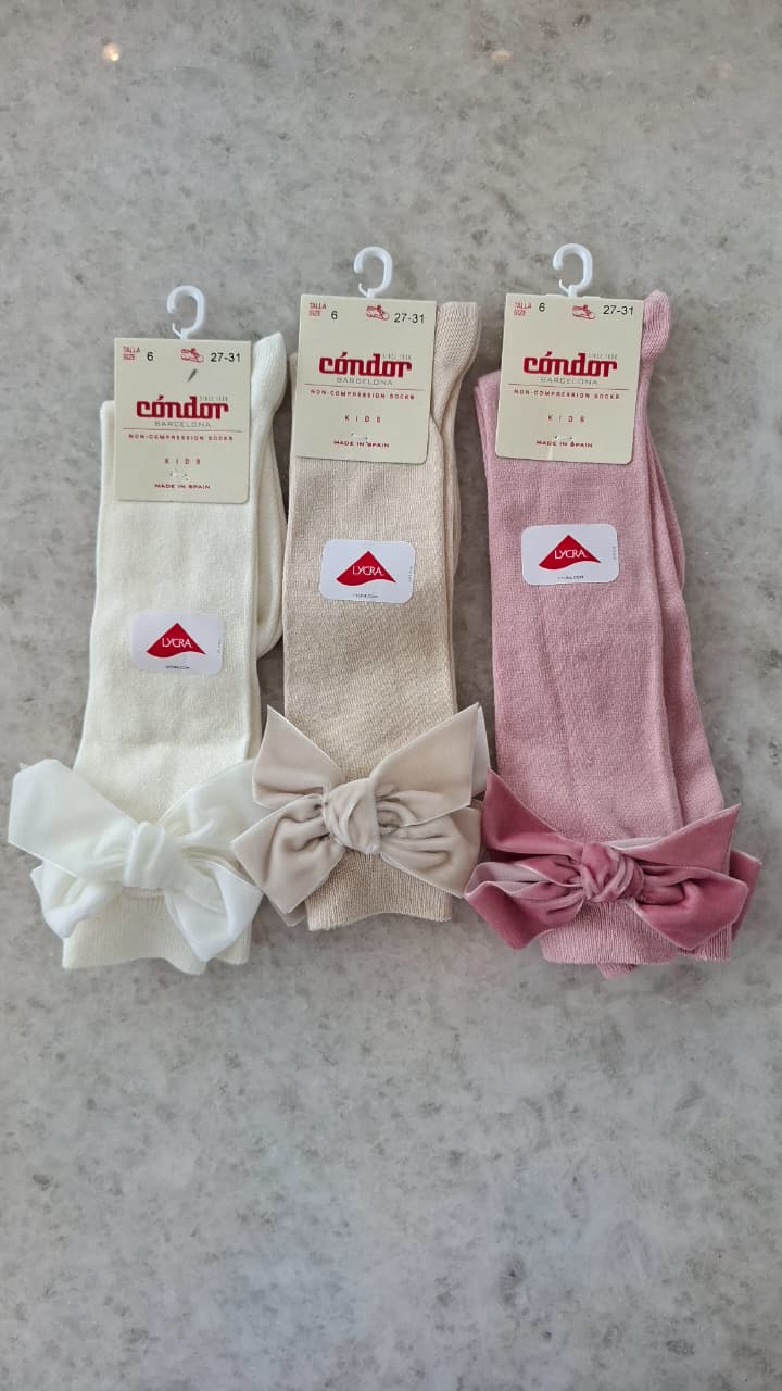Calcetines altos punto liso con lazo de terciopelo