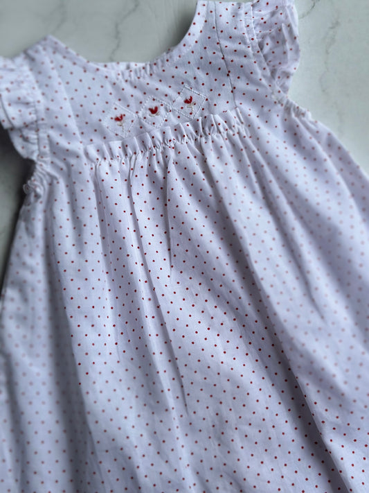 Vestido de puntos rojos